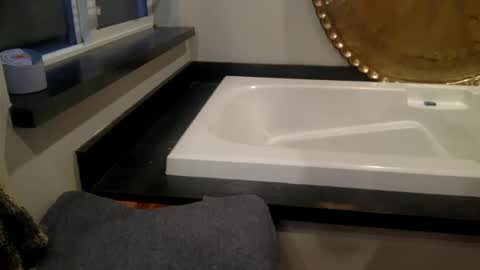 Snapshot of captiandrain chatting on 02/19/25, 01:40 Jay online show from 02/19/25, 01:40