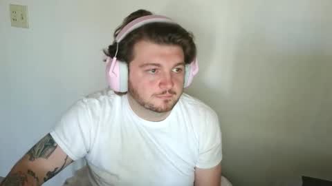 Snapshot of captianplanet1313 chatting on 10/16/25, 02:40 captianplanet1313 online show from 10/16/25, 02:40