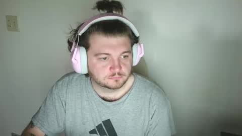 Snapshot of captianplanet1313 chatting on 11/03/25, 01:23 captianplanet1313 online show from 11/03/25, 01:23