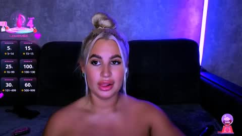 Snapshot of cara__harris chatting on 05/22/26, 09:20 . . online show from 05/22/26, 09:20