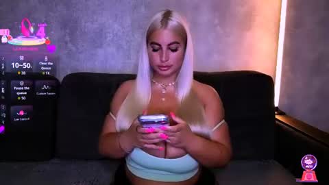 Snapshot of cara__harris chatting on 06/11/26, 06:17 . . online show from 06/11/26, 06:17