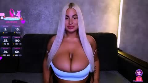 Snapshot of cara__harris chatting on 06/22/26, 09:23 . . online show from 06/22/26, 09:23