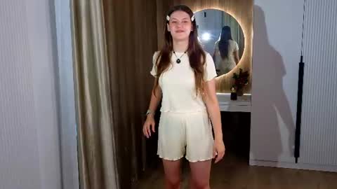 Snapshot of caralaske chatting on 06/23/26, 01:58 Cara online show from 06/23/26, 01:58