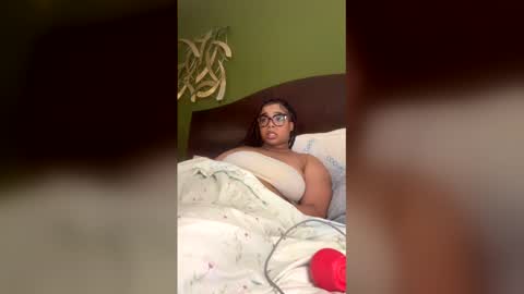 caramel_cremes15 online show from 05/09/26, 03:56