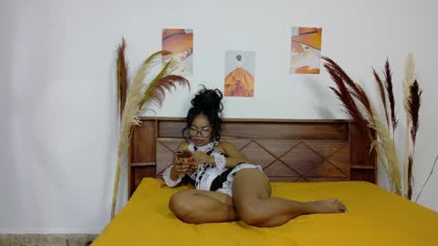 Snapshot of caramel_latee chatting on 05/22/26, 10:10 lodie online show from 05/22/26, 10:10