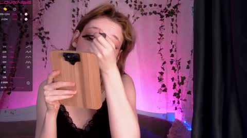 Snapshot of caramelangels chatting on 11/09/25, 05:17 Viola Marika and Visma online show from 11/09/25, 05:17