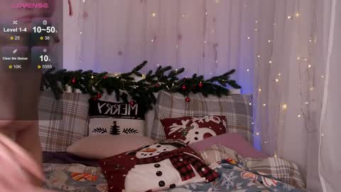 Snapshot of caramelangels chatting on 12/19/25, 04:30 Viola Marika and Visma online show from 12/19/25, 04:30