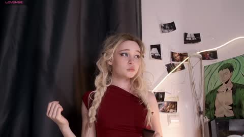 Snapshot of caramelangels chatting on 02/19/26, 04:19 Viola Marika and Visma online show from 02/19/26, 04:19