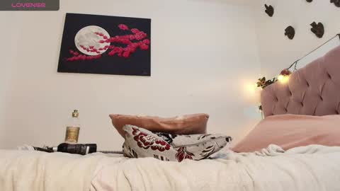 Snapshot of carameloo_06 chatting on 12/19/24, 11:03 carolina online show from 12/19/24, 11:03