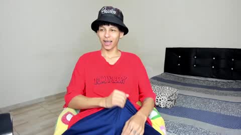 Snapshot of cardrey05 chatting on 01/20/25, 03:26 Carlos and Cristian online show from 01/20/25, 03:26