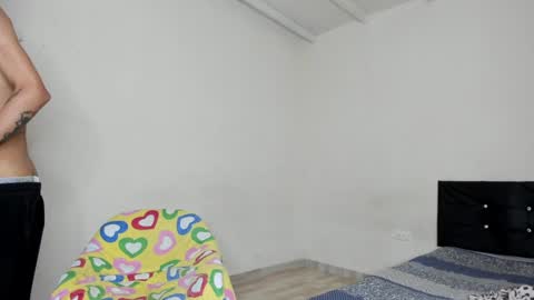 Snapshot of cardrey05 chatting on 02/04/25, 02:43 Carlos and Cristian online show from 02/04/25, 02:43