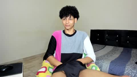 Snapshot of cardrey05 chatting on 02/21/25, 11:10 Carlos and Cristian online show from 02/21/25, 11:10