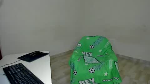 Snapshot of cardrey05 chatting on 06/17/26, 01:08 Carlos and Cristian online show from 06/17/26, 01:08