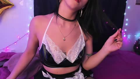 Snapshot of carla_smith__ chatting on 12/23/24, 04:01 Carla online show from 12/23/24, 04:01