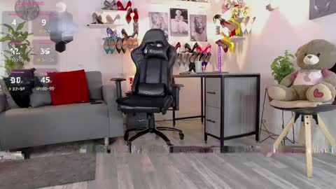 Carla independent model    online show from 04/29/26, 11:11