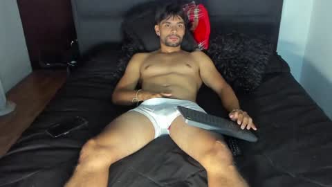 Snapshot of carlbadams96 chatting on 12/14/24, 04:12 sebasfit online show from 12/14/24, 04:12