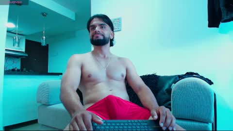 Snapshot of carlbadams96 chatting on 11/07/25, 10:43 sebasfit online show from 11/07/25, 10:43