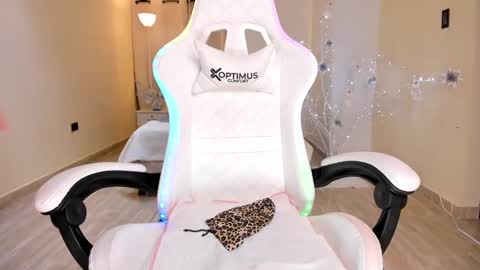 Alejandra online show from 12/15/24, 02:30