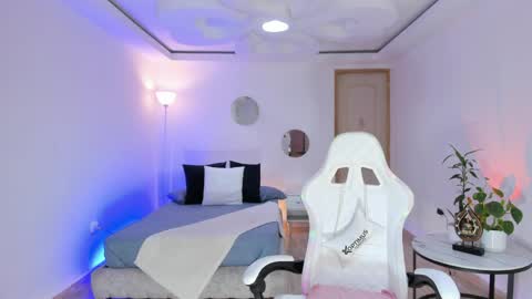 Alejandra online show from 04/28/26, 01:37