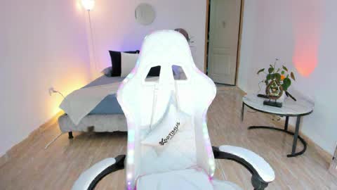 Alejandra online show from 05/05/26, 01:57