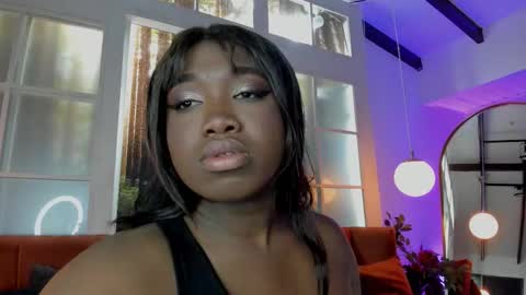 Snapshot of carliemoss chatting on 10/06/25, 07:33    online show from 10/06/25, 07:33