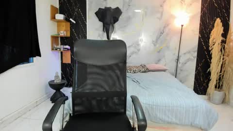 Snapshot of carlitosex09 chatting on 06/14/26, 01:24 master online show from 06/14/26, 01:24