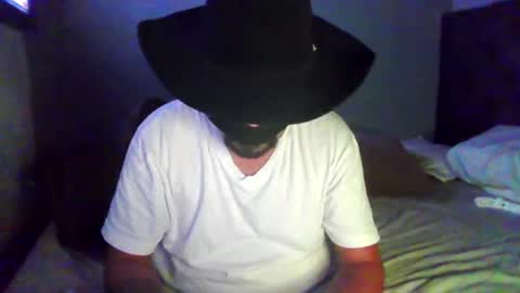 Snapshot of carlos100699 chatting on 08/06/26, 02:35 carlos100699 online show from 08/06/26, 02:35