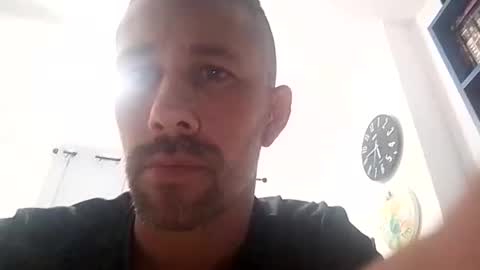 Snapshot of carloscadiz11 chatting on 12/15/25, 04:44 carloscadiz11 online show from 12/15/25, 04:44