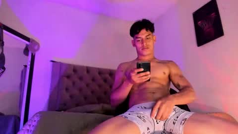 Snapshot of carloshero69 chatting on 11/28/25, 09:17 carloshero69 online show from 11/28/25, 09:17