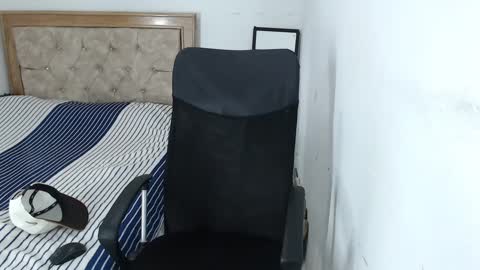 Snapshot of carlossmi01 chatting on 09/13/25, 11:32 carlossmi01 online show from 09/13/25, 11:32