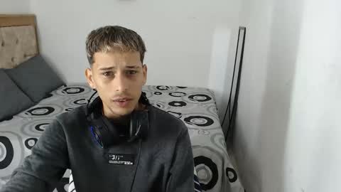 Snapshot of carlossmi01 chatting on 10/22/25, 02:06 carlossmi01 online show from 10/22/25, 02:06