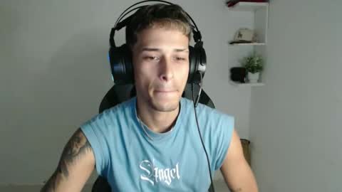 Snapshot of carlossmi01 chatting on 11/21/25, 04:38 carlossmi01 online show from 11/21/25, 04:38