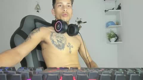 Snapshot of carlossmi01 chatting on 01/08/26, 04:15 carlossmi01 online show from 01/08/26, 04:15