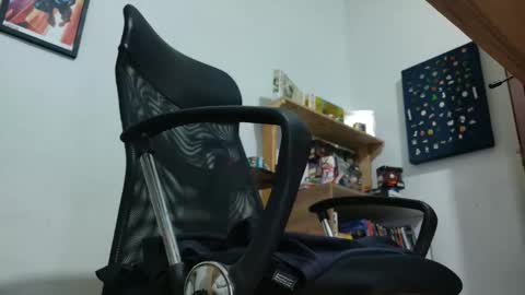 Carlostraboo on of  online show from 11/13/25, 06:12