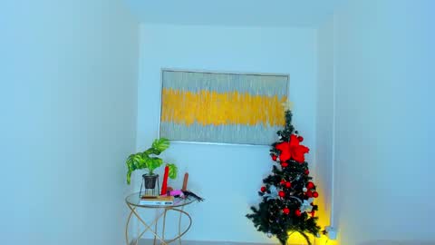 Snapshot of carlota_peach chatting on 12/27/24, 07:24 Andrea online show from 12/27/24, 07:24