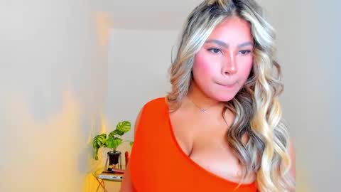 Snapshot of carlota_peach chatting on 12/31/24, 12:46 Andrea online show from 12/31/24, 12:46