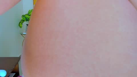 Snapshot of carlota_peach chatting on 01/03/25, 03:44 Andrea online show from 01/03/25, 03:44