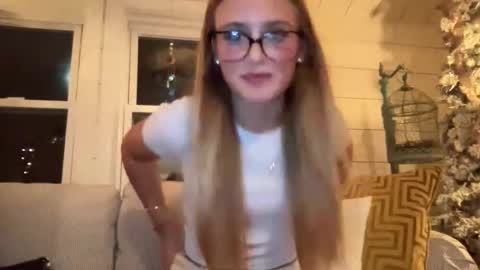 Snapshot of carlybora chatting on 11/06/25, 12:11 Carly Bora online show from 11/06/25, 12:11