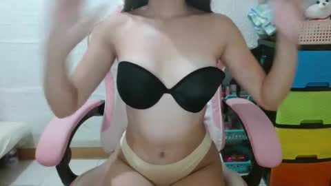 Snapshot of carmela18x chatting on 09/09/25, 10:04 carmela18x online show from 09/09/25, 10:04