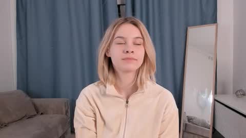 Snapshot of carmellasavina chatting on 03/08/26, 06:44 Alice online show from 03/08/26, 06:44