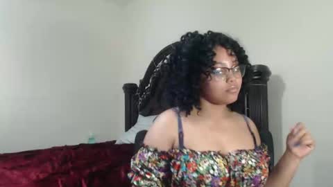 Snapshot of carmellovekisses chatting on 11/22/25, 12:42 CARAMEL xoxo online show from 11/22/25, 12:42