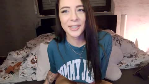 Snapshot of carmen_monroe chatting on 03/10/25, 07:40 Luci online show from 03/10/25, 07:40
