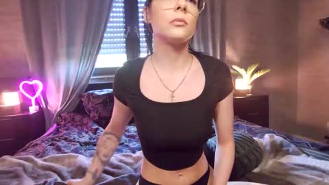 Snapshot of carmen_monroe chatting on 10/27/25, 07:45 Luci online show from 10/27/25, 07:45