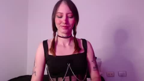 Snapshot of carmennrusso chatting on 10/16/25, 09:38 carmennrusso online show from 10/16/25, 09:38