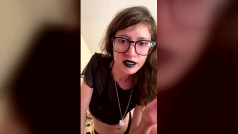 Snapshot of carmenrose1234 chatting on 03/29/26, 04:07 carmenrose1234 online show from 03/29/26, 04:07