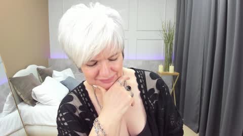 Snapshot of carmensoft chatting on 12/22/24, 02:39 Carmen online show from 12/22/24, 02:39