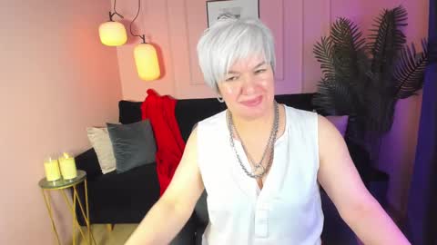 Snapshot of carmensoft chatting on 02/15/25, 04:03 Carmen online show from 02/15/25, 04:03