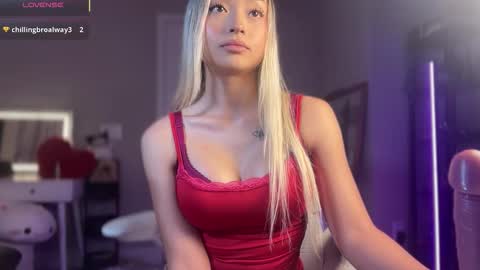 Snapshot of carmenxrose chatting on 10/25/25, 11:43 carmenxrose online show from 10/25/25, 11:43