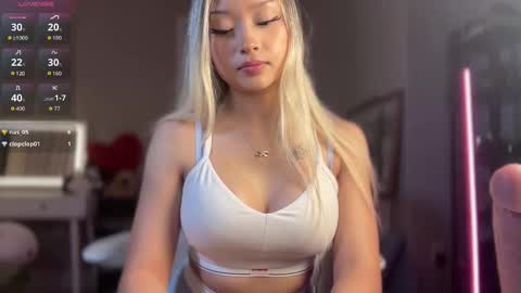 Snapshot of carmenxrose chatting on 11/12/25, 01:17 carmenxrose online show from 11/12/25, 01:17