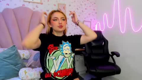 carmesi_ online show from 04/24/26, 07:38